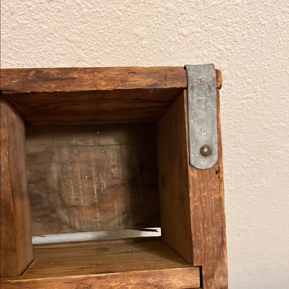 Vintage Frank's Wooden Beverage Crate with Red Logo - Picture 5 of 13